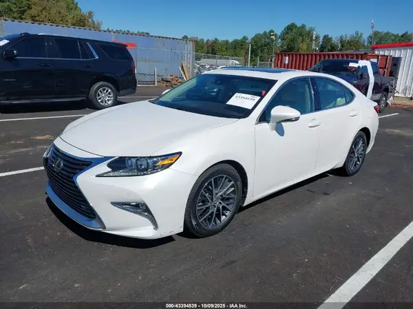 58ABK1GG0HU045394 2017 LEXUS ES - Image 2