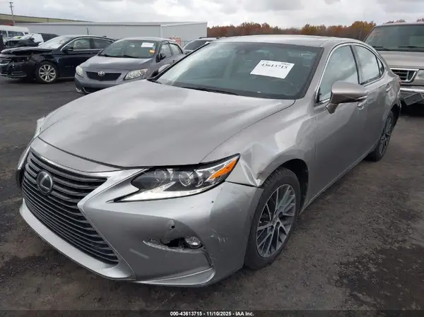 58ABK1GG0HU045542 2017 LEXUS ES - Image 2