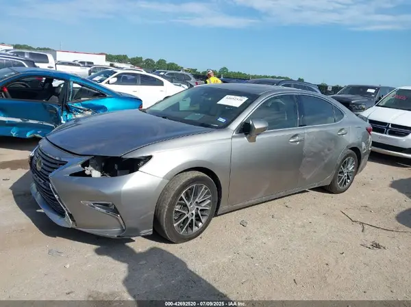58ABK1GG0HU045802 2017 LEXUS ES - Image 2