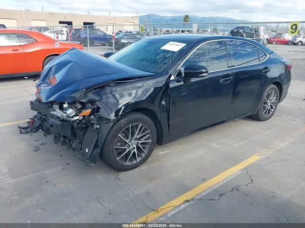 58ABK1GG0HU053737 2017 LEXUS ES - Image 2