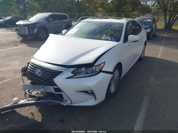58ABK1GG0HU063023 2017 LEXUS ES - Image 2