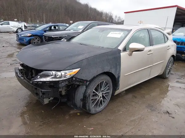 58ABK1GG0HU063216 2017 LEXUS ES - Image 2