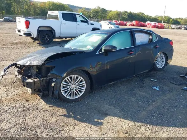 58ABK1GG0HU063703 2017 LEXUS ES - Image 2