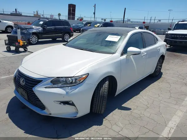 58ABK1GG0HU067699 2017 LEXUS ES - Image 2