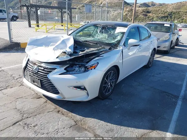 58ABK1GG0HU068402 2017 LEXUS ES - Image 2