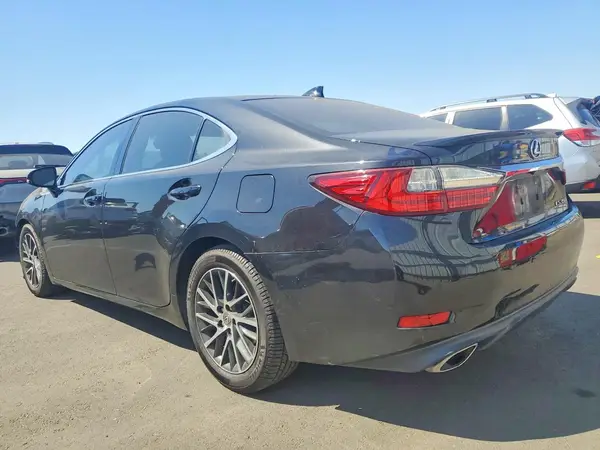 58ABK1GG0HU071915 2017 LEXUS ES - Image 2