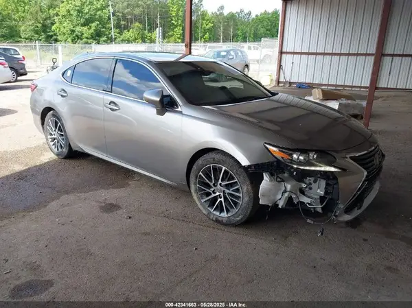 58ABK1GG0HU076659 2017 LEXUS ES - Image 1