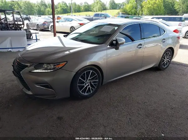 58ABK1GG0HU076659 2017 LEXUS ES - Image 2