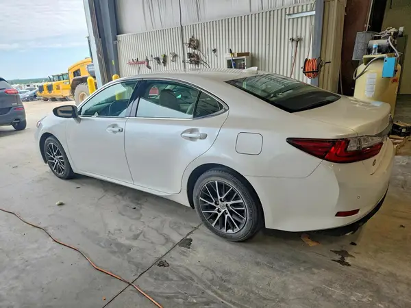 58ABK1GG0HU077553 2017 LEXUS ES - Image 2