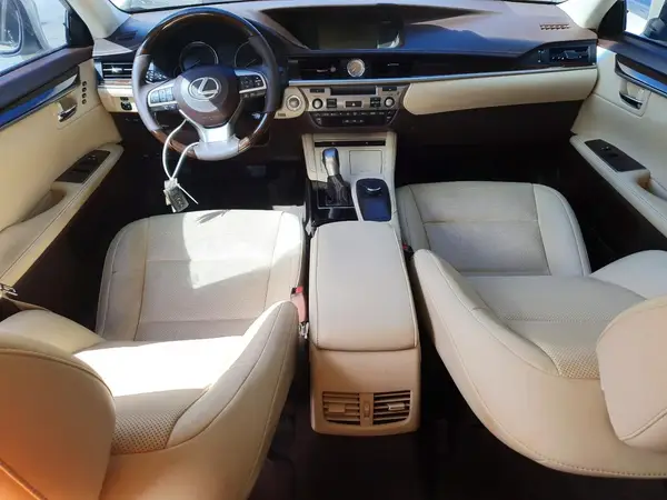 58ABK1GG0HU077827 2017 LEXUS ES - Image 8