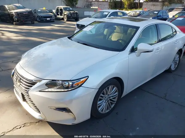 58ABK1GG0HU078556 2017 LEXUS ES - Image 2