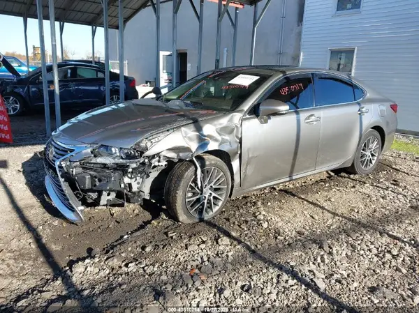 58ABK1GG0HU079092 2017 LEXUS ES - Image 2