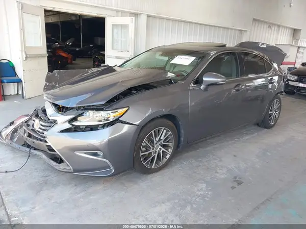 58ABK1GG0JU080765 2018 LEXUS ES - Image 2