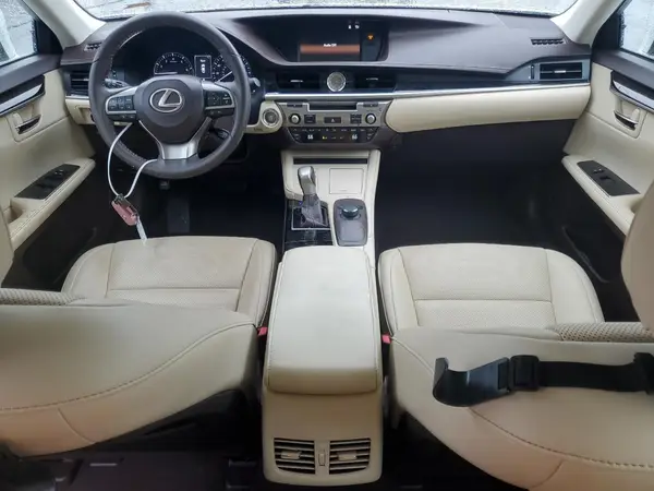 58ABK1GG0JU082418 2018 LEXUS ES - Image 8