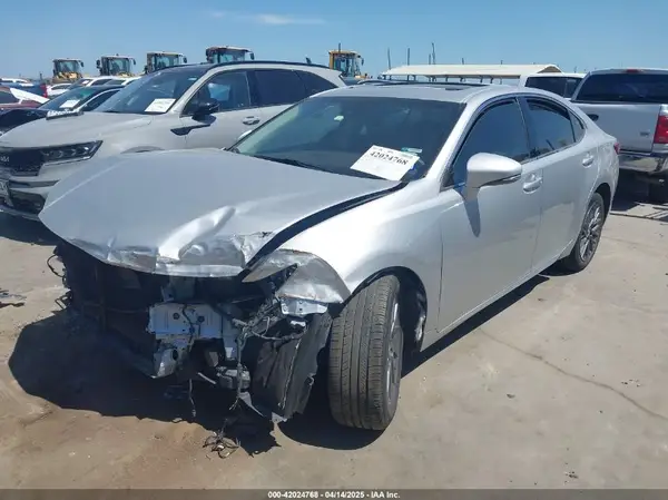 58ABK1GG0JU082709 2018 LEXUS ES - Image 2