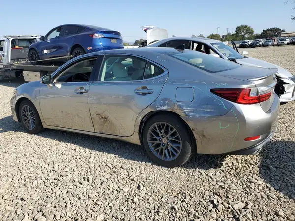 58ABK1GG0JU083732 2018 LEXUS ES - Image 2