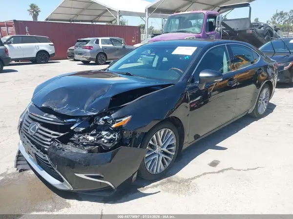 58ABK1GG0JU085917 2018 LEXUS ES - Image 2