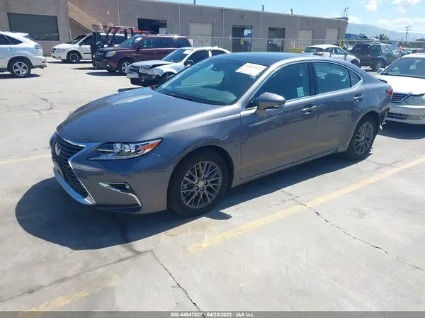 58ABK1GG0JU089255 2018 LEXUS ES - Image 2