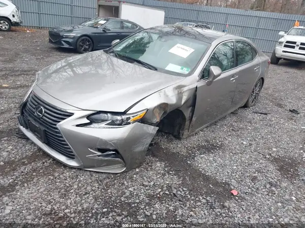 58ABK1GG0JU089840 2018 LEXUS ES - Image 2