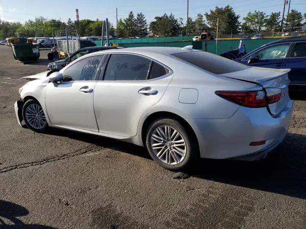 58ABK1GG0JU092379 2018 LEXUS ES - Image 2