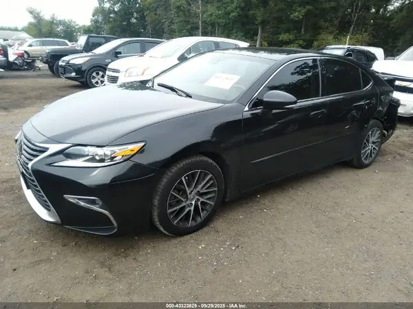 58ABK1GG0JU093709 2018 LEXUS ES - Image 2