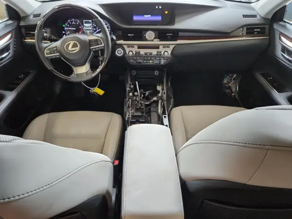58ABK1GG0JU095220 2018 LEXUS ES - Image 8