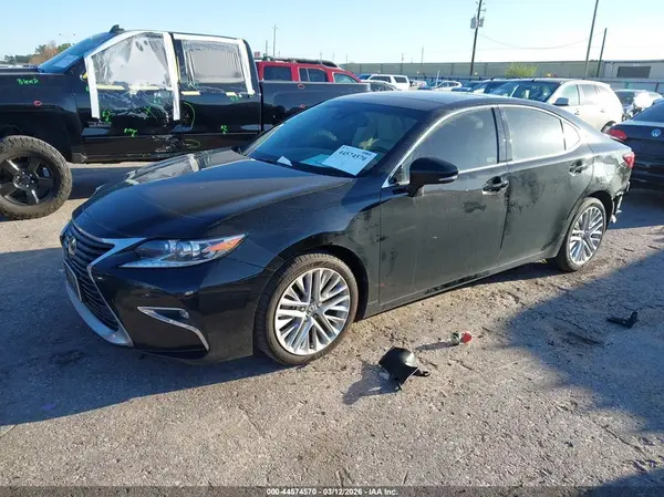58ABK1GG0JU095590 2018 LEXUS ES - Image 2