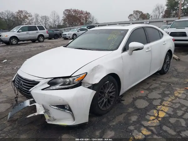 58ABK1GG0JU097498 2018 LEXUS ES - Image 2