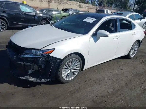 58ABK1GG0JU098893 2018 LEXUS ES - Image 2