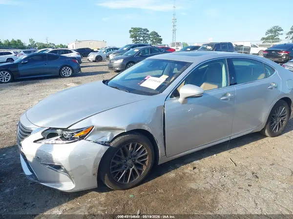 58ABK1GG0JU099395 2018 LEXUS ES - Image 2