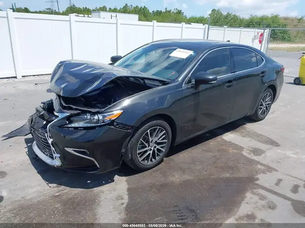 58ABK1GG0JU109195 2018 LEXUS ES - Image 2