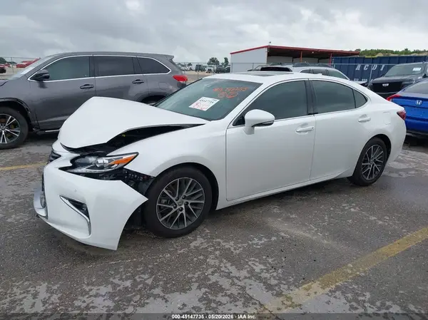 58ABK1GG0JU112677 2018 LEXUS ES - Image 2