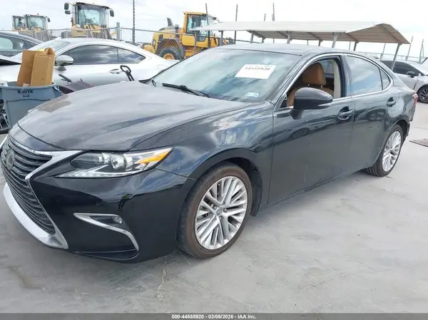 58ABK1GG1GU002732 2016 LEXUS ES - Image 2