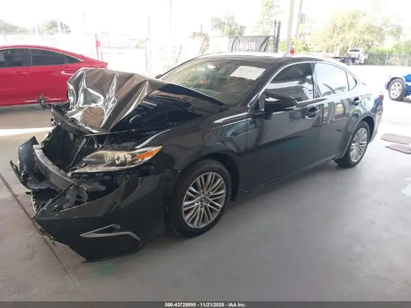58ABK1GG1GU011835 2016 LEXUS ES - Image 2