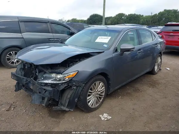 58ABK1GG1GU018946 2016 LEXUS ES - Image 2