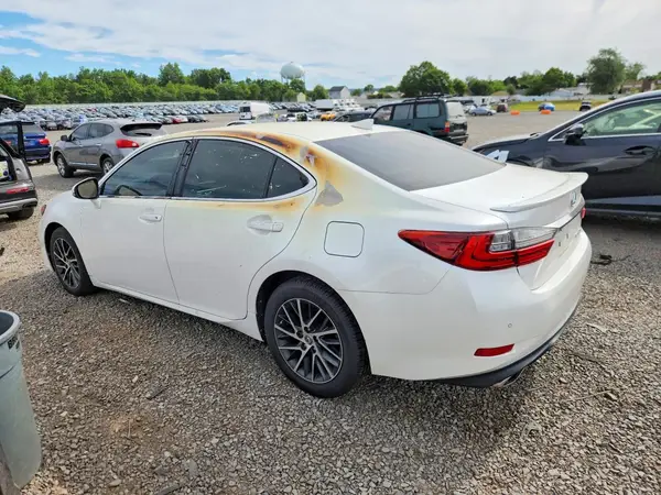 58ABK1GG1GU019997 2016 LEXUS ES - Image 2