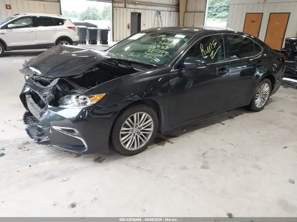 58ABK1GG1GU020762 2016 LEXUS ES - Image 2