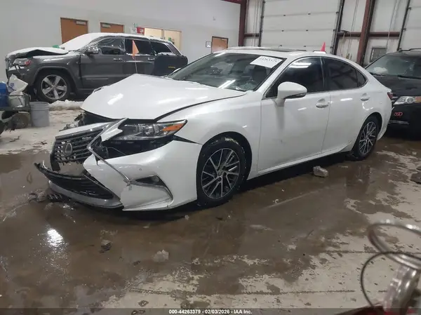 58ABK1GG1GU022284 2016 LEXUS ES - Image 2
