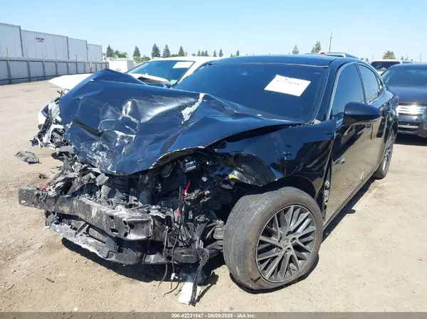 58ABK1GG1HU036588 2017 LEXUS ES - Image 2