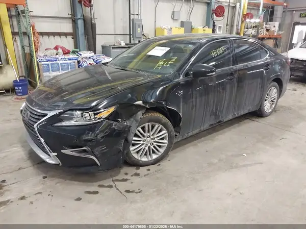 58ABK1GG1HU036994 2017 LEXUS ES - Image 2