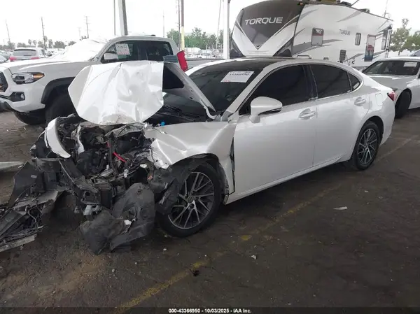 58ABK1GG1HU040284 2017 LEXUS ES - Image 2