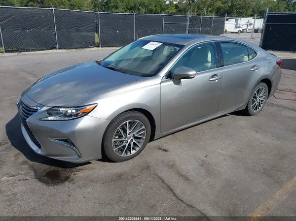 58ABK1GG1HU041399 2017 LEXUS ES - Image 2