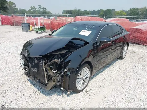 58ABK1GG1HU047641 2017 LEXUS ES - Image 2