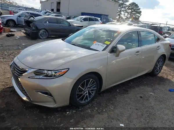 58ABK1GG1HU051348 2017 LEXUS ES - Image 2