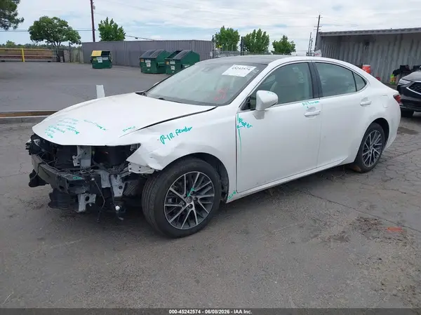 58ABK1GG1HU063175 2017 LEXUS ES - Image 2