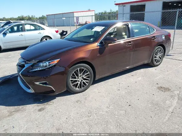 58ABK1GG1HU063919 2017 LEXUS ES - Image 2