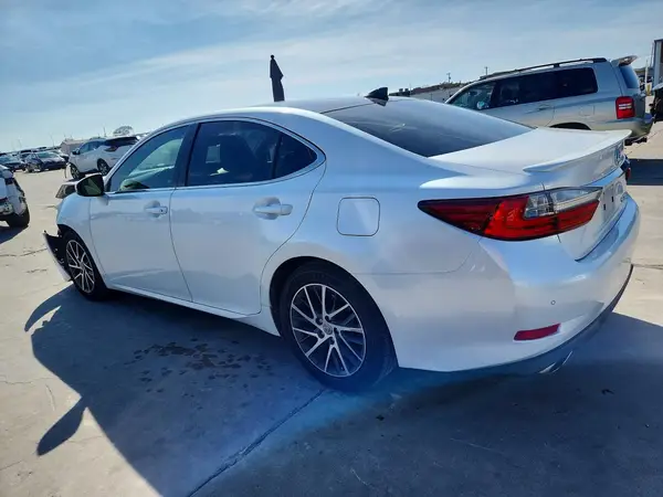 58ABK1GG1HU064553 2017 LEXUS ES - Image 2