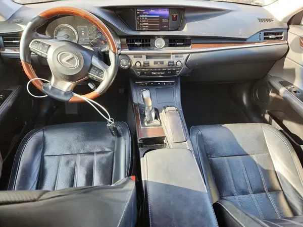 58ABK1GG1HU064570 2017 LEXUS ES - Image 8