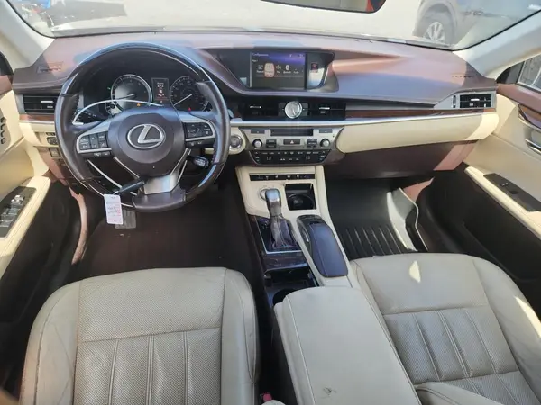 58ABK1GG1HU067274 2017 LEXUS ES - Image 8