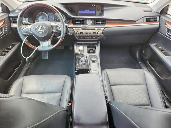 58ABK1GG1HU068599 2017 LEXUS ES - Image 8